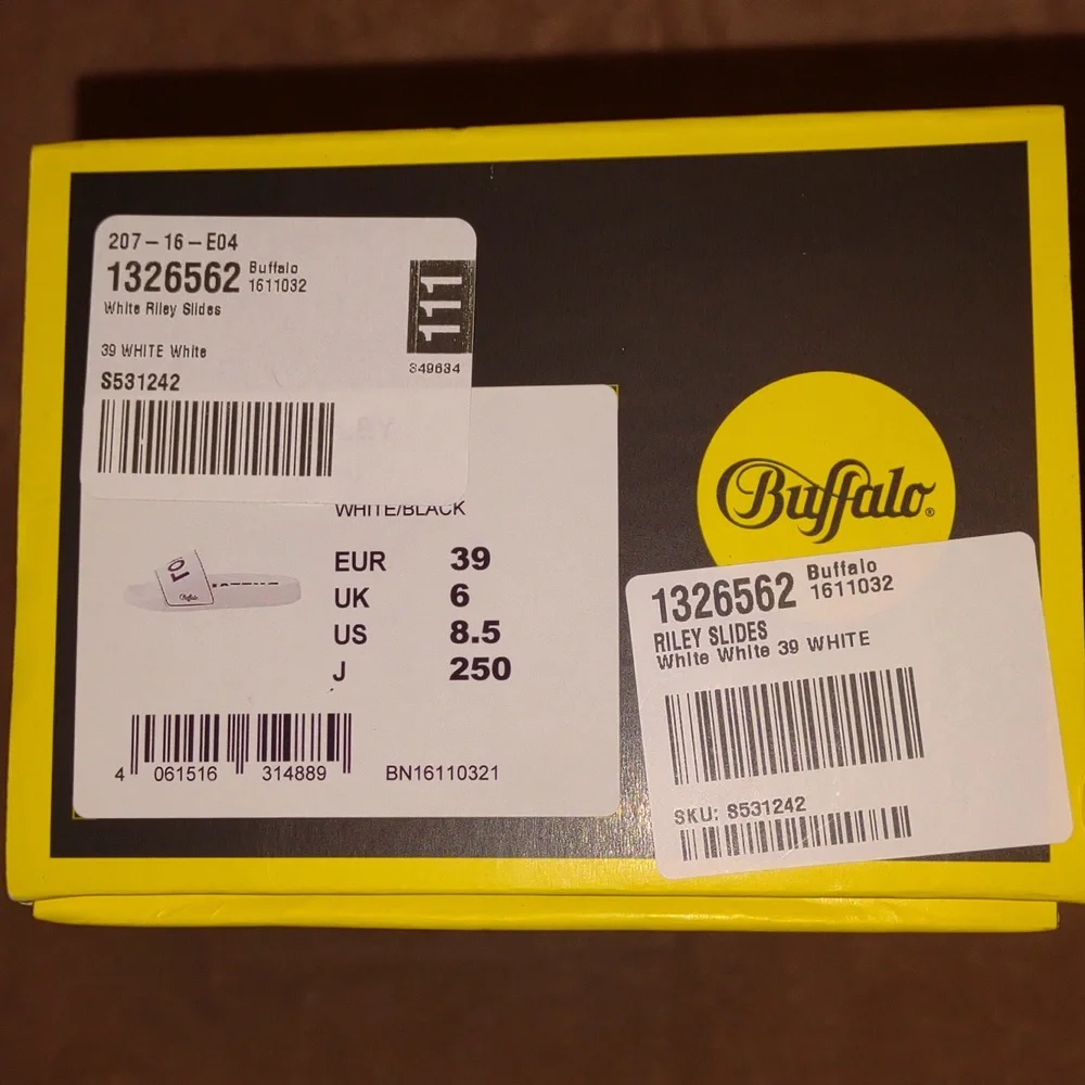 ๐ฃBUFFALO ๐ฎWhite Riley Slides "Love Life"footwear - Picture 7 of 15